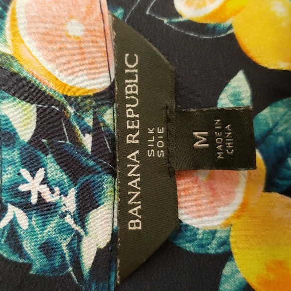 BANANA REPUBLIC 100% Silk Button up Shirt/Blouse | Size M - Picture 3 of 5